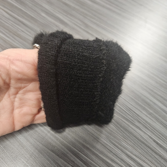 NEW Black Fuzzy Fingerless Handwarmer Gloves - Picture 5 of 6